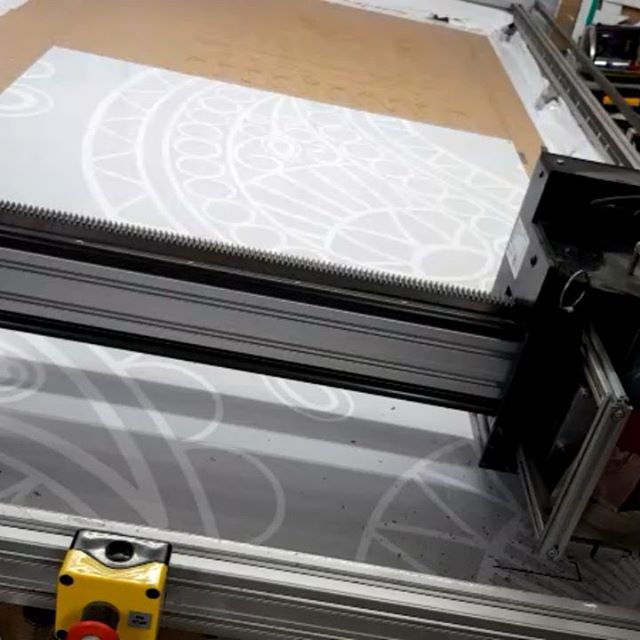 A short video of our new sign board being cut.

To place your order whatsapp me: Mak of Big Print Birmingham on 07702153393