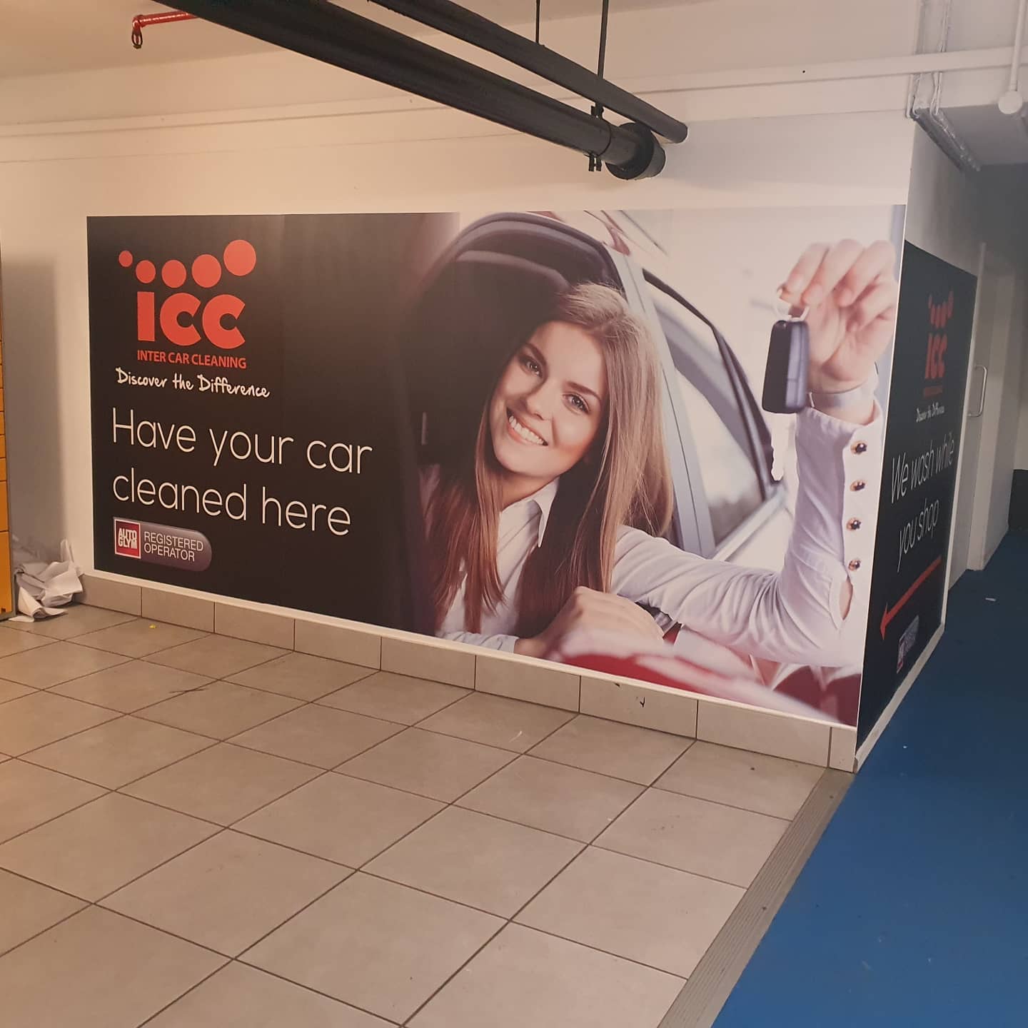 Fitting a wall graphic at @intuvictoriacentre Nottingham for @iccuklimited

To place an order for a custom wallpaper If at all possible PLEASE whatsapp me on 07702153393