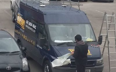 Applying vinyl logo's to the front of this van. #bigprintbirmingham #printingbirmingham #signmaker #signs #birmingham #windowart #sho…