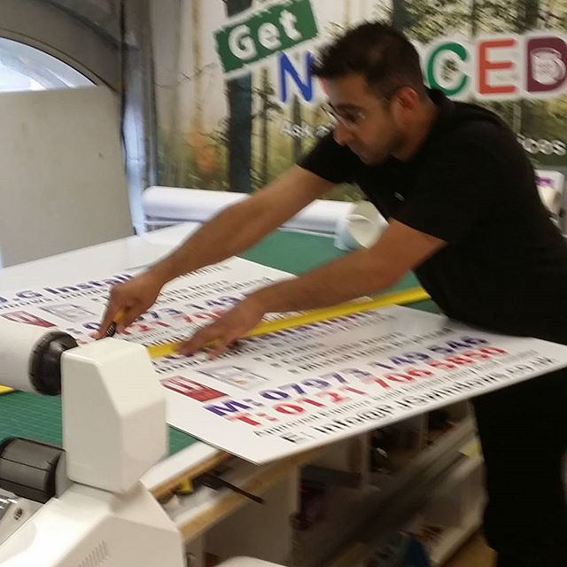 Cutting off Correx Boards #bigprintbirmingham #printingbirmingham #signmaker #signs #birmingham #windowart #shopwindows #signboards #wallart #wallpaper #officewallart #officewallartwork #instalove #instagram #instadaily #businesscards #designer #estateagents #bigprints #Mak #carsigns #aboard #posters #selfieboard #correxboards #toletsigns #instalike #printer #vansigns #rollerbanner #selfieboard