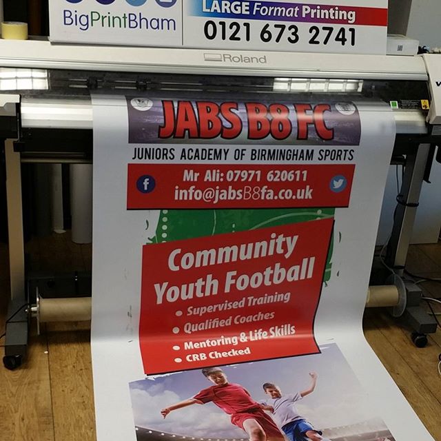 Replacing the graphics in an old roller banner cassette for jabsb8#bigprintbirmingham #printingbirmingham #bigprintbham #rollerbanner Please like and share