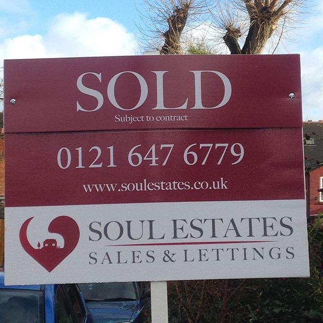 Estate Agent Boards with the extra Sold slips, printed and mounted in-house Contact me if you need any. #bigprintbirmingham #printingbirmingham #bigprintbham #forsaleboards #toletsigns #correxboards #estateagents