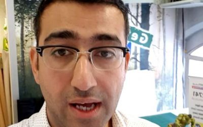 We print a wide range of items. Watch the video and please leave a comment. #bigprintbirmingham #printingbirmingham #signmaker #signs #printshop #businesscards #flyers #correxboards