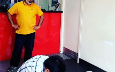 Timelapse of us fitting a wallpaper #bigprintbirmingham #printingbirmingham #signmaker #signs #birmingham #windowart #shopwindows #signboards #printshop #signshop # timelapse