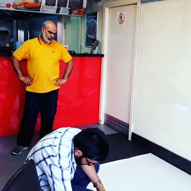 Timelapse of us fitting a wallpaper #bigprintbirmingham #printingbirmingham #signmaker #signs #birmingham #windowart #shopwindows #signboards #printshop #signshop # timelapse