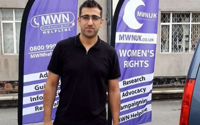 Feather banners being demonstrated. Order yours today. #bigprintbirmingham #printingbirmingham #signmaker #signs #birmingham #windowart #printshop #signshop #featherbanner