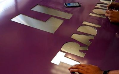 Applying the final colour to the signboard #bigprintbirmingham #printingbirmingham #signmaker #signs #birmingham #windowart #shopwindows #signboards #signshop #printshop