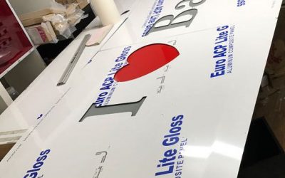 I love Bargains shop sign being assembled.Call me if you need a shop sign. Mak of Big Print Birmingham#bigprintbirmingham #printingbirmingham #signmaker #signs #printshop #signshop #lightbox