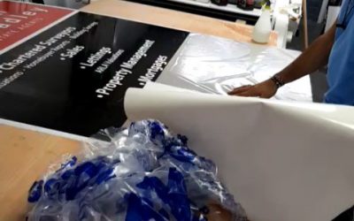 Watching the professionals apply vinyl. They make it look easy.To place your order whatsapp me: Mak of Big Print Birmingham on 07702153393Or use this whatsapp link from your mobile: https://api.whatsapp.com/send?phone=+447702153393#bigprintbirmingham#printingbirmingham #printshop#shopsigns#largeformatprinting#posters#cards #vinyls