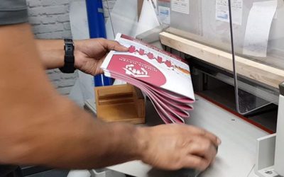 Timing brochures down to size.To place your order whatsapp me: Mak of Big Print Birmingham on 07702153393Or use this whatsapp link from your mobile: https://api.whatsapp.com/send?phone=+447702153393#bigprintbirmingham#printingbirmingham #printshop#shopsigns#largeformatprinting#posters#cards #Brochures