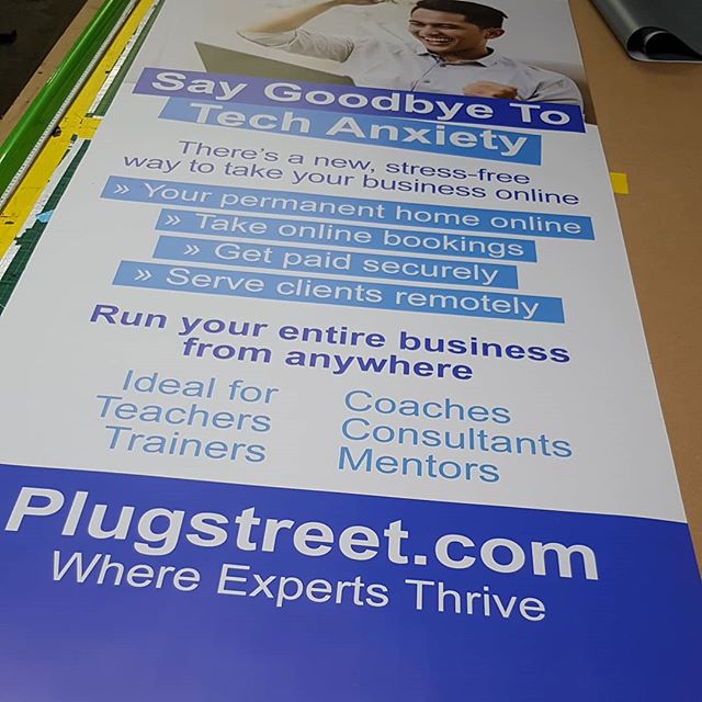 Cutting a roller banner down to size.To place your order whatsapp me: Mak of Big Print Birmingham on 07702153393Or use this whatsapp link from your mobile:https://wa.me/447702153393#bigprintbirmingham#printingbirmingham #printshop#shopsigns#largeformatprinting#posters#cards #rollerbanner #popupbanner