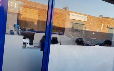 Applying Window vinyls. To place your order whatsapp me: Mak of Big Print Birmingham on 07702153393Or use this whatsapp link from your mobile:https://wa.me/447702153393#bigprintbirmingham#printingbirmingham #printshop#shopsigns#largeformatprinting#posters#cards #windowart #windowvinyl