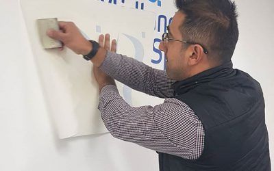 Putting up a wall vinyl for @midlandssportstherapy Check him out