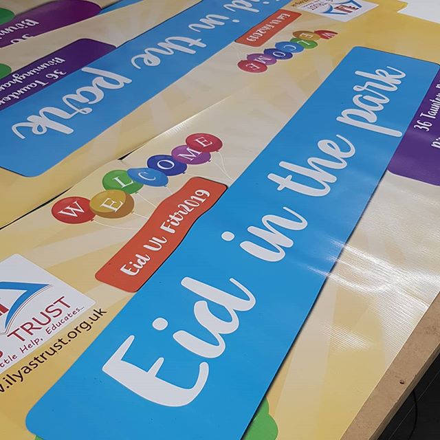Applying Eyelet’s to the PVC banners To place your order whatsapp me: Mak of Big Print Birmingham on 07702153393