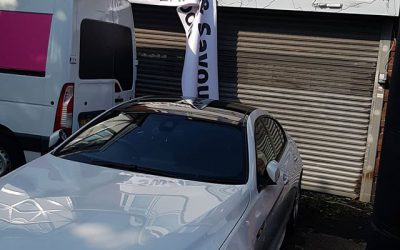 Putting up this 18 foot wide PVC banner. I Only whish the BMW wasn’t in the way. Nice car though To place your order whatsapp me: Mak of Big Print Birmingham on 07702153393