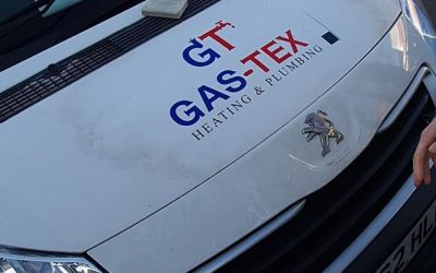 Applying vinyls to this van bonnet for GT Gas TEX. To place an order If at all possible PLEASE whatsapp me on 07702153393